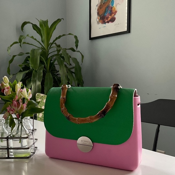 O BAG PURSE.  PINK & GREEN WITH WOODEN HANDLE - Picture 1 of 4